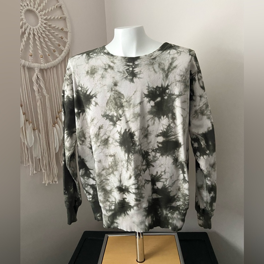 AR-33 Women’s Crew Neck Green Tie Dye Sweatshirt Size XS